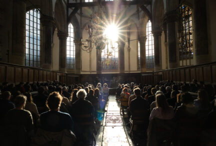 Oude Kerk Silence 44 low res 03 foto Maarten Nauw